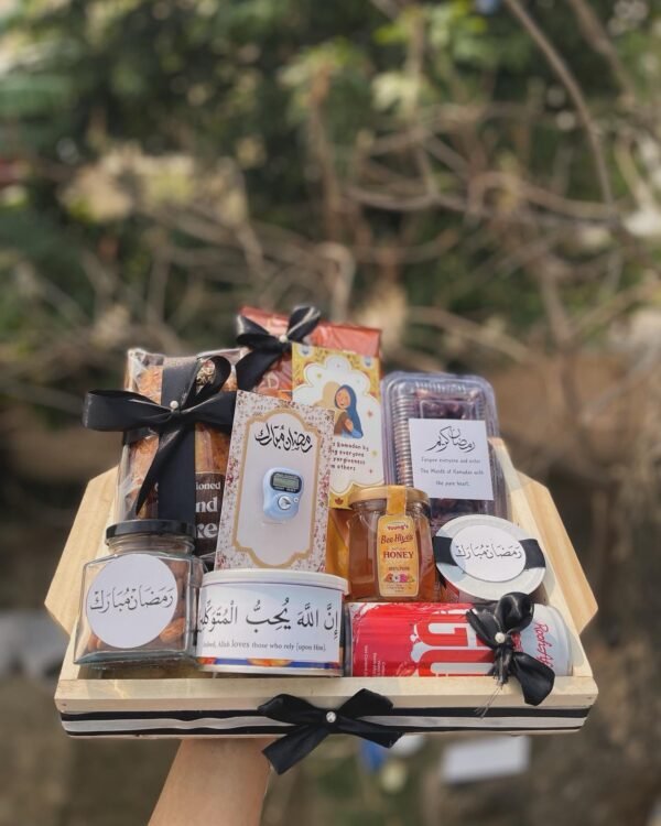 8e01904d-2e93-46b4-b454-b06c25855af2 Ramadan platter